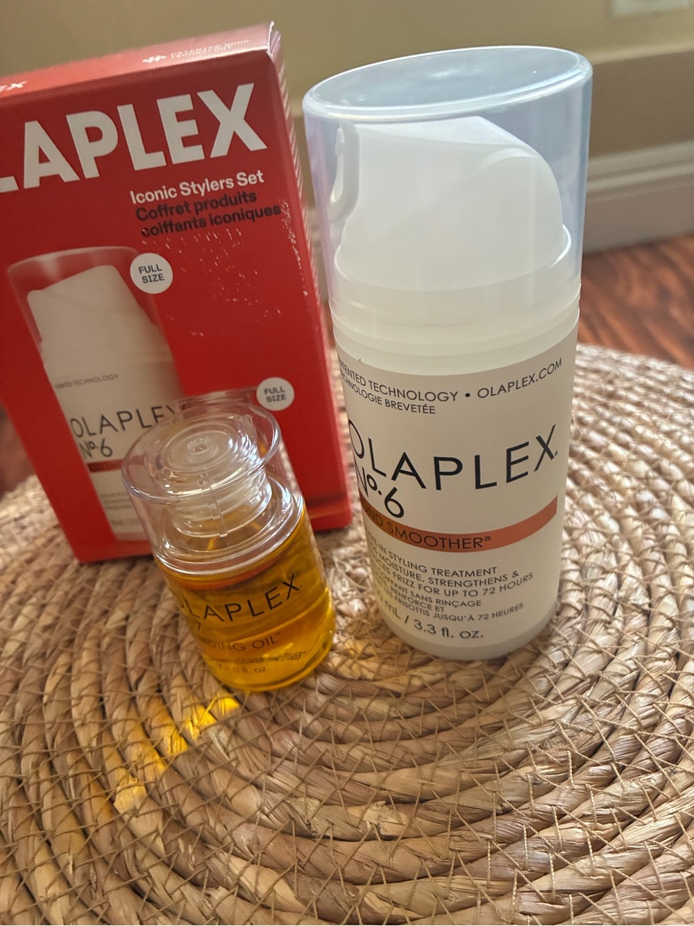 OLAPLEX Styling Set with White Pump Bottle and Amber Oil - Picture 2 of 7